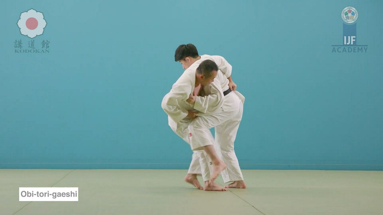 Дзюдо. Обучение броску через себя с подсадом ногой - Obi-tori-gaeshi. Урок дзюдо.