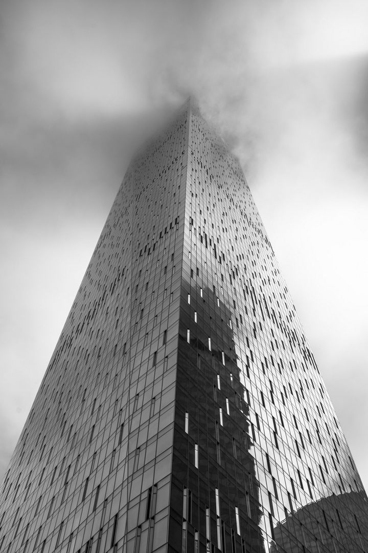 Фотография постер Небоскреб и туман.